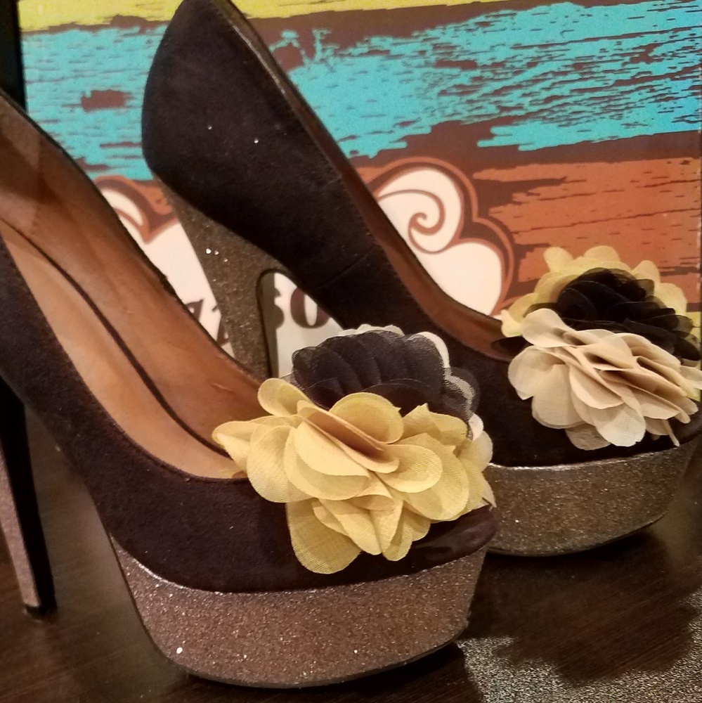 Suede Pumps